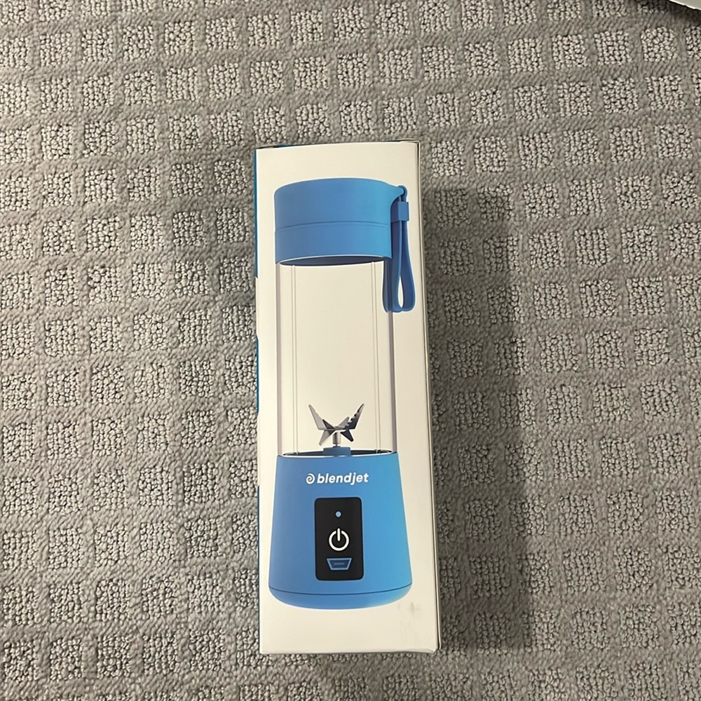 BNIB blue Blendjet